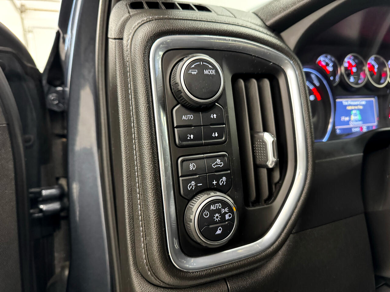 Chevrolet Silverado 1500 LTD 4WD Crew Cab 147" LT Trail Boss 2022