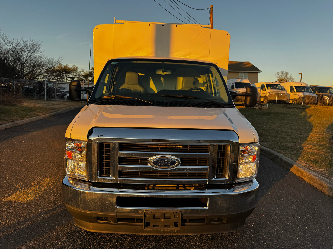 Ford E-Series Cutaway E-350 SRW 138" WB 2025