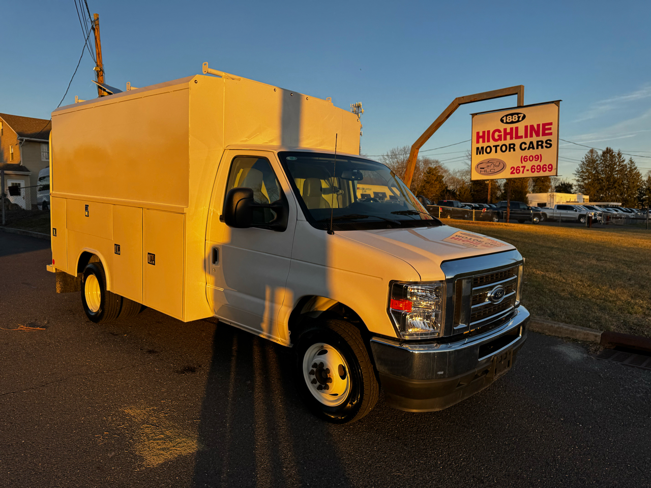 Ford E-Series Cutaway E-350 SRW 138" WB 2025