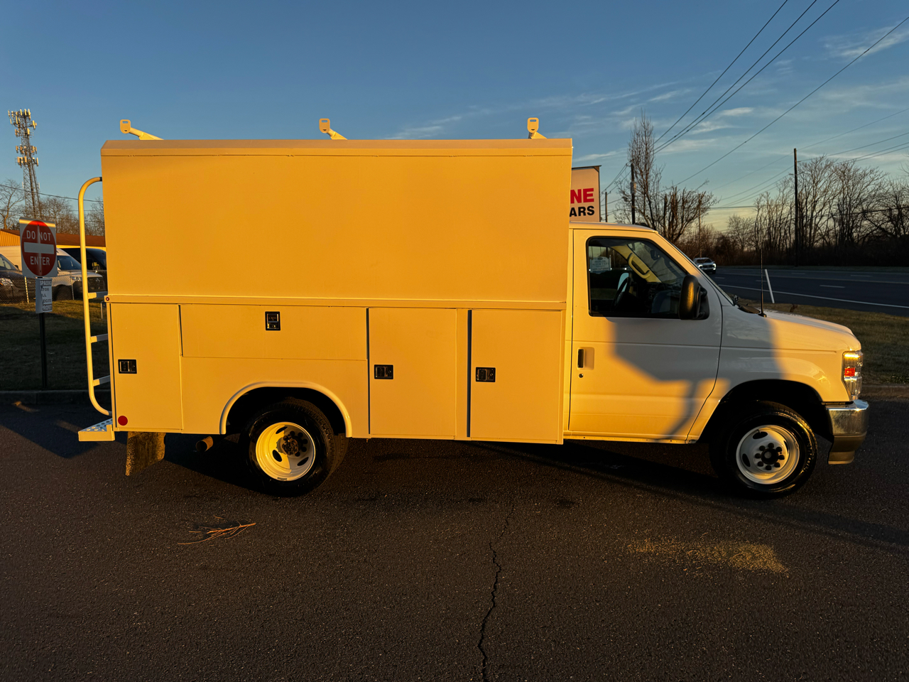 Ford E-Series Cutaway E-350 SRW 138" WB 2025