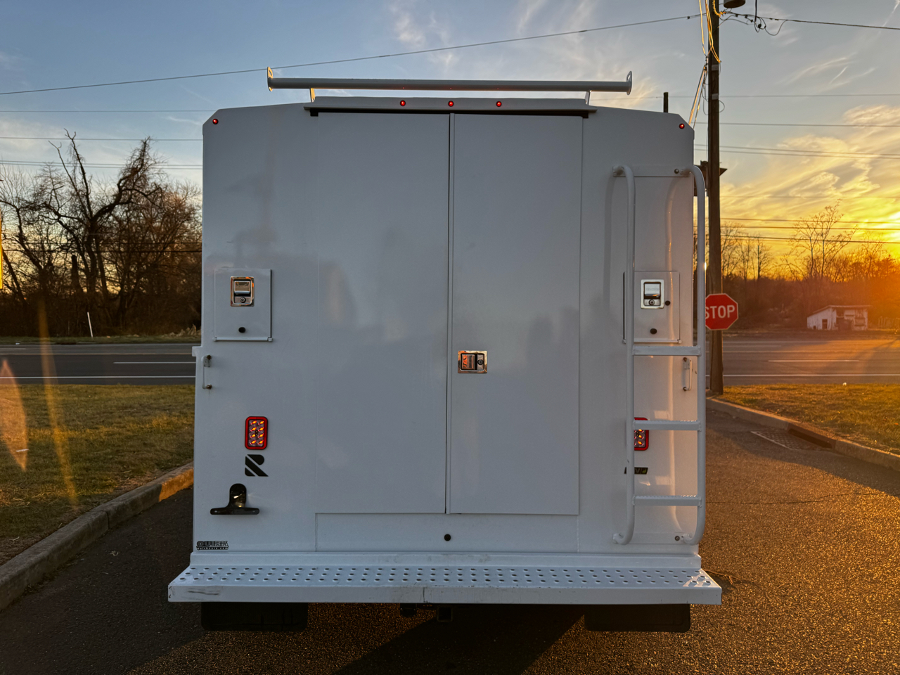 Ford E-Series Cutaway E-350 SRW 138" WB 2025