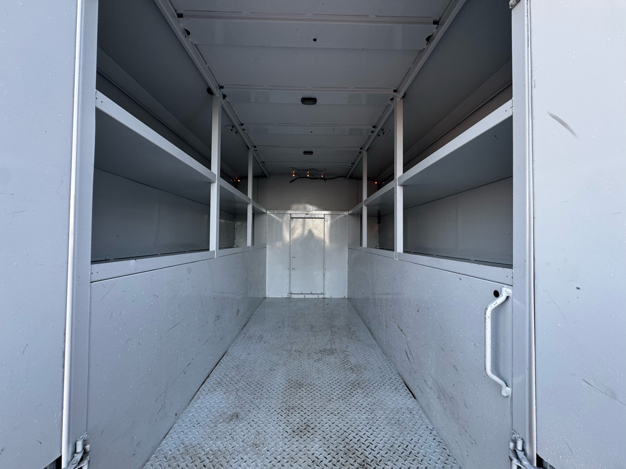 Ford E-Series Cutaway E-350 SRW 138" WB 2025