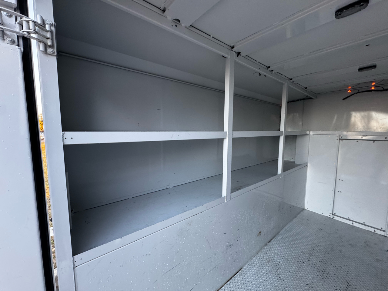 Ford E-Series Cutaway E-350 SRW 138" WB 2025