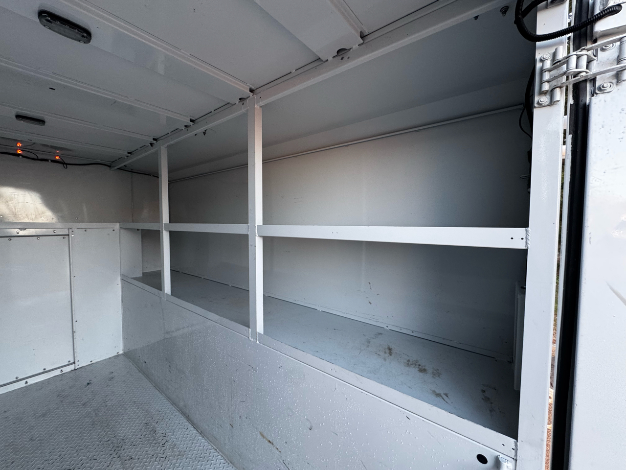 Ford E-Series Cutaway E-350 SRW 138" WB 2025