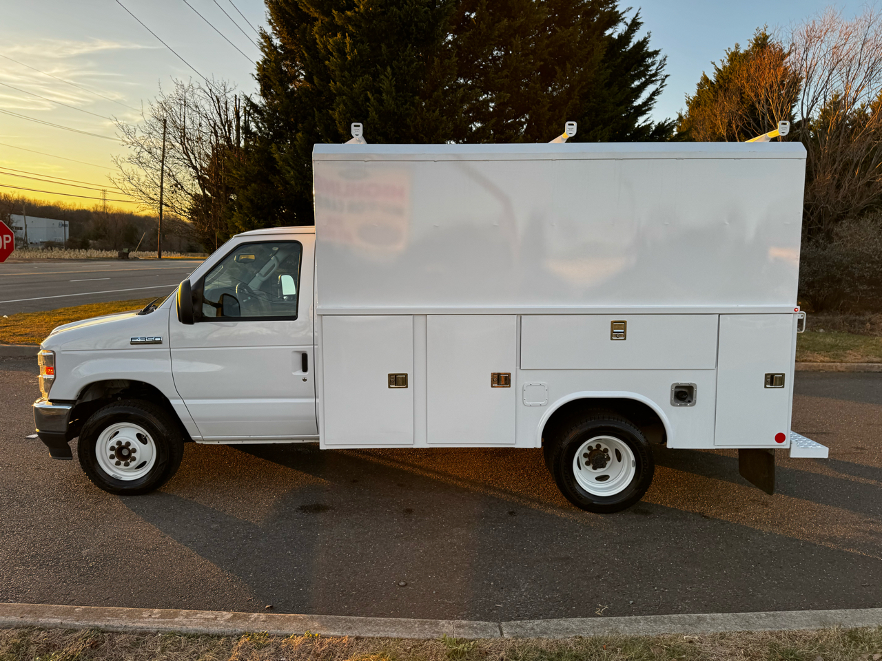 Ford E-Series Cutaway E-350 SRW 138" WB 2025