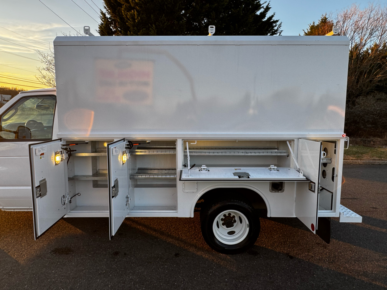 Ford E-Series Cutaway E-350 SRW 138" WB 2025