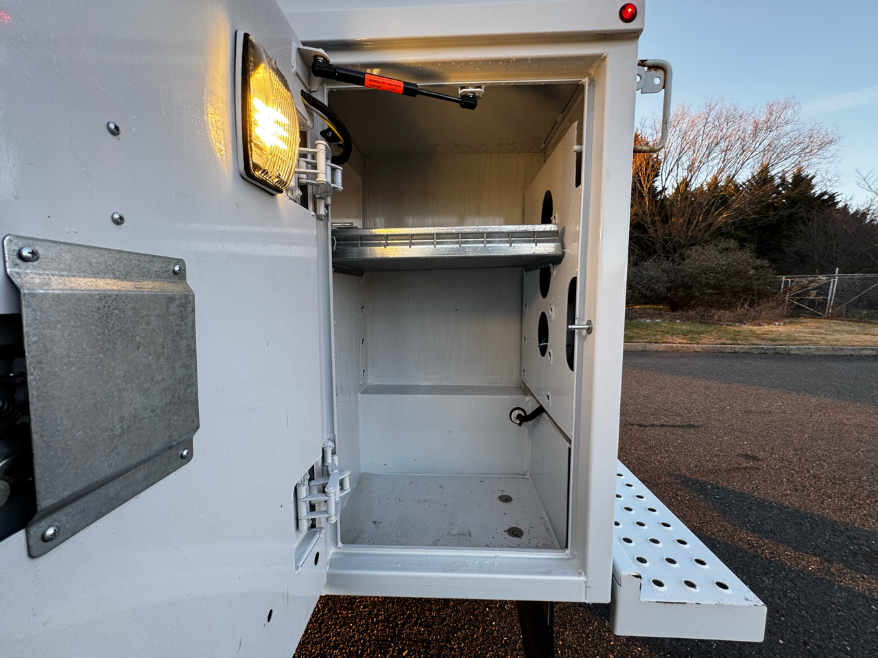 Ford E-Series Cutaway E-350 SRW 138" WB 2025