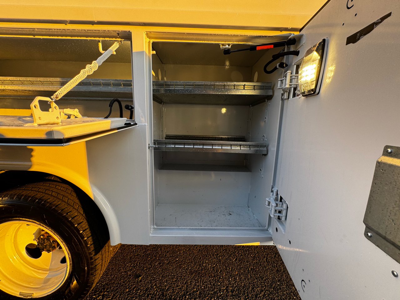 Ford E-Series Cutaway E-350 SRW 138" WB 2025