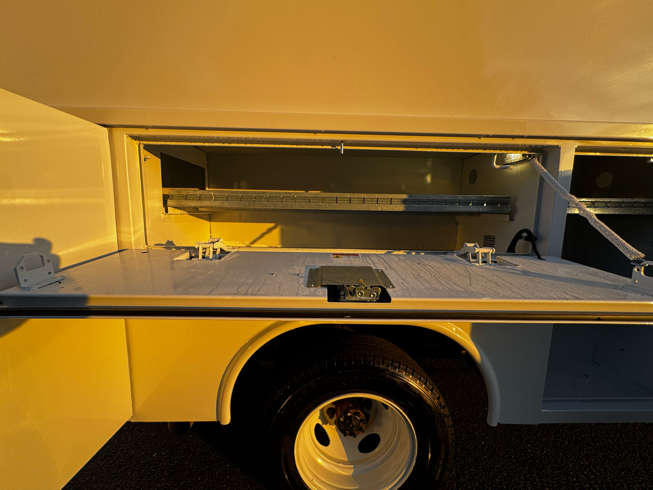 Ford E-Series Cutaway E-350 SRW 138" WB 2025