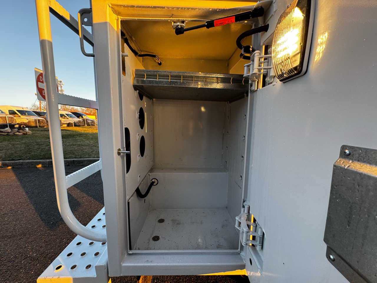 Ford E-Series Cutaway E-350 SRW 138" WB 2025