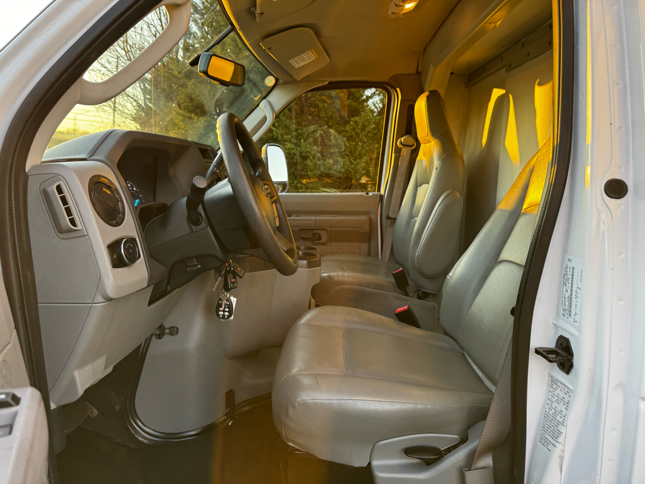 Ford E-Series Cutaway E-350 SRW 138" WB 2025