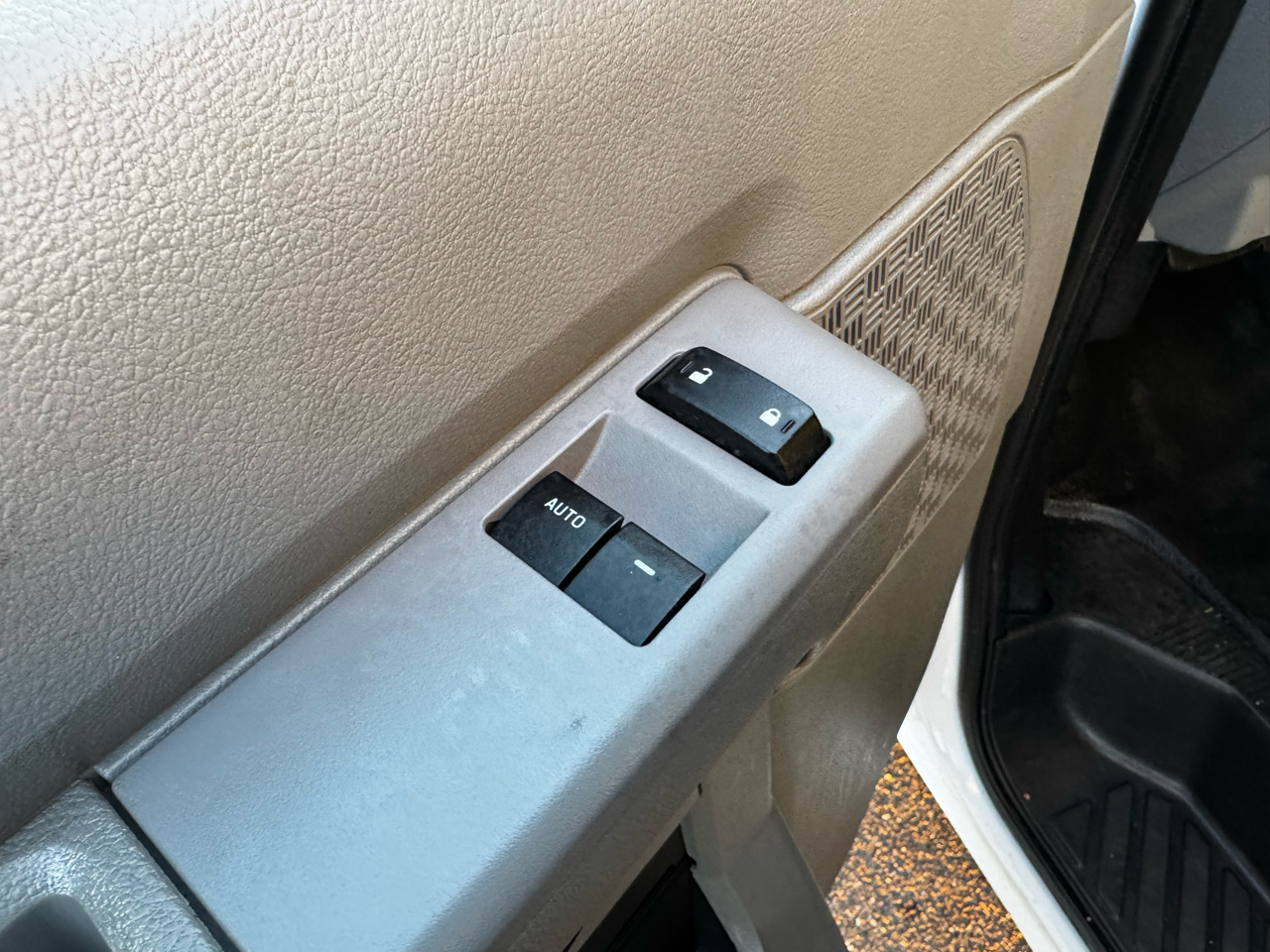 Ford E-Series Cutaway E-350 SRW 138" WB 2025