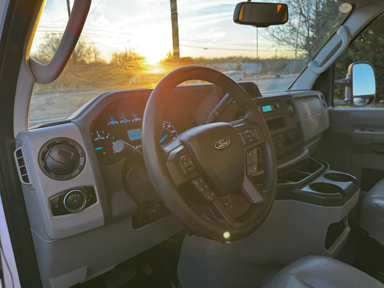 Ford E-Series Cutaway E-350 SRW 138" WB 2025