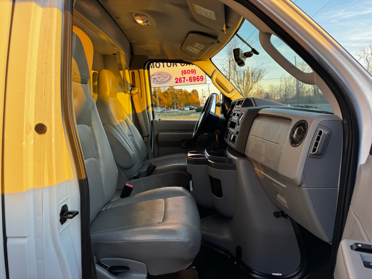 Ford E-Series Cutaway E-350 SRW 138" WB 2025