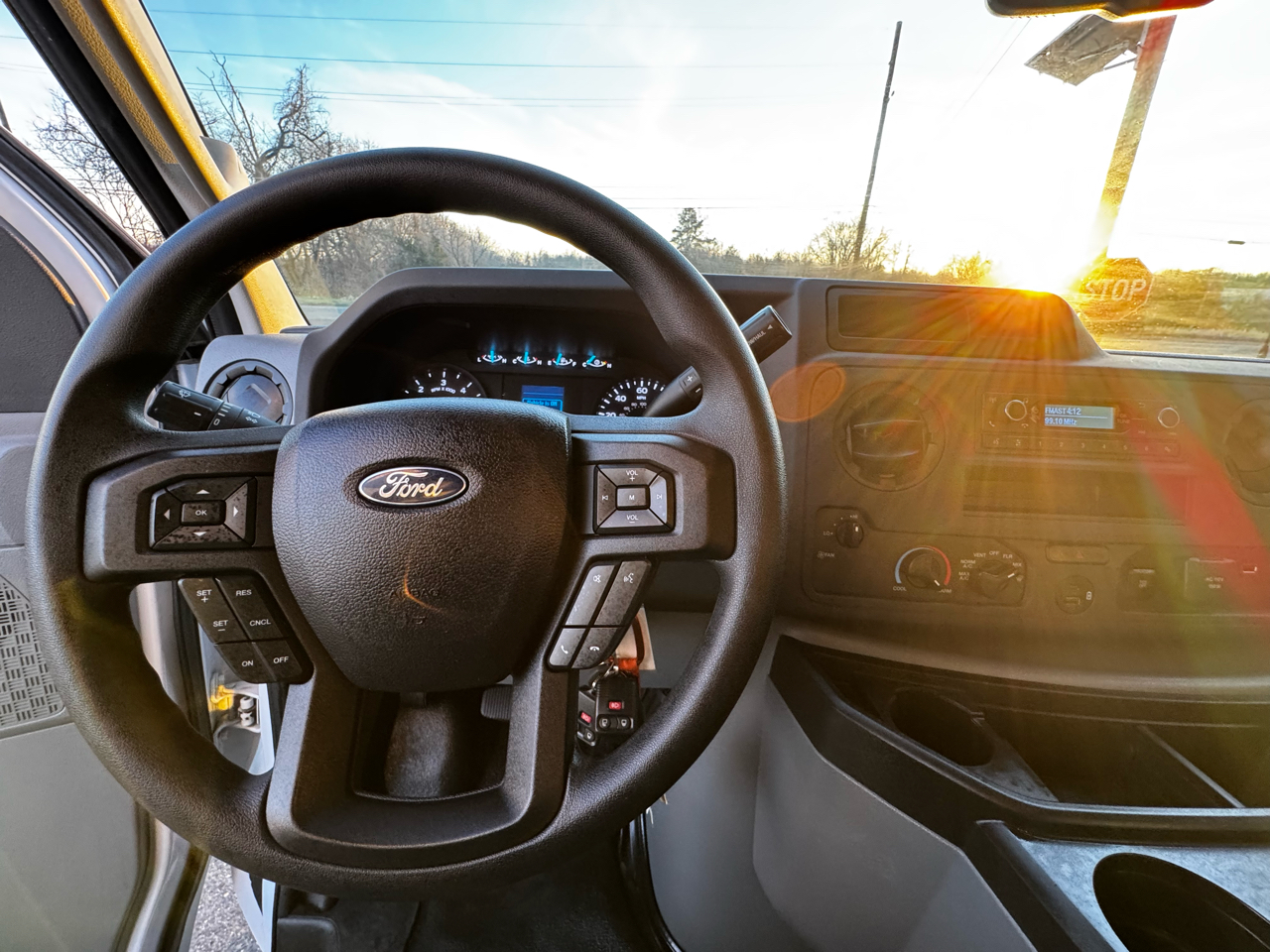 Ford E-Series Cutaway E-350 SRW 138" WB 2025