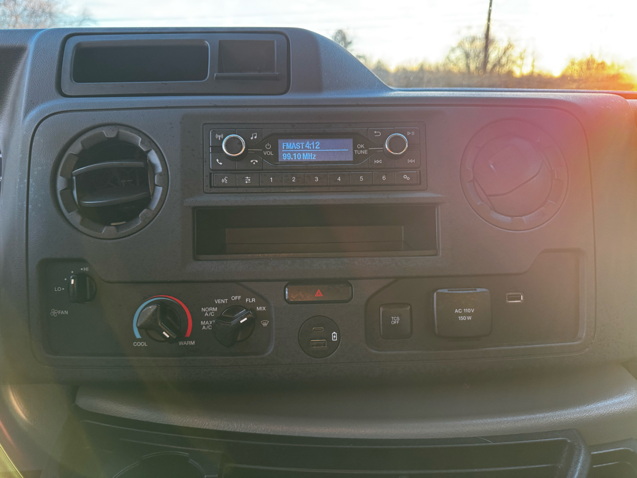 Ford E-Series Cutaway E-350 SRW 138" WB 2025