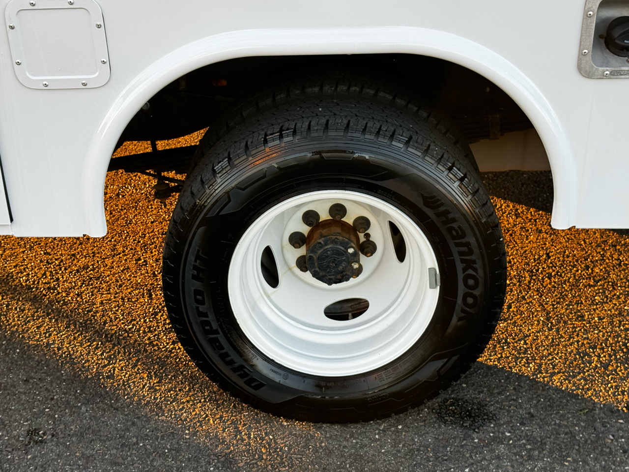 Ford E-Series Cutaway E-350 SRW 138" WB 2025