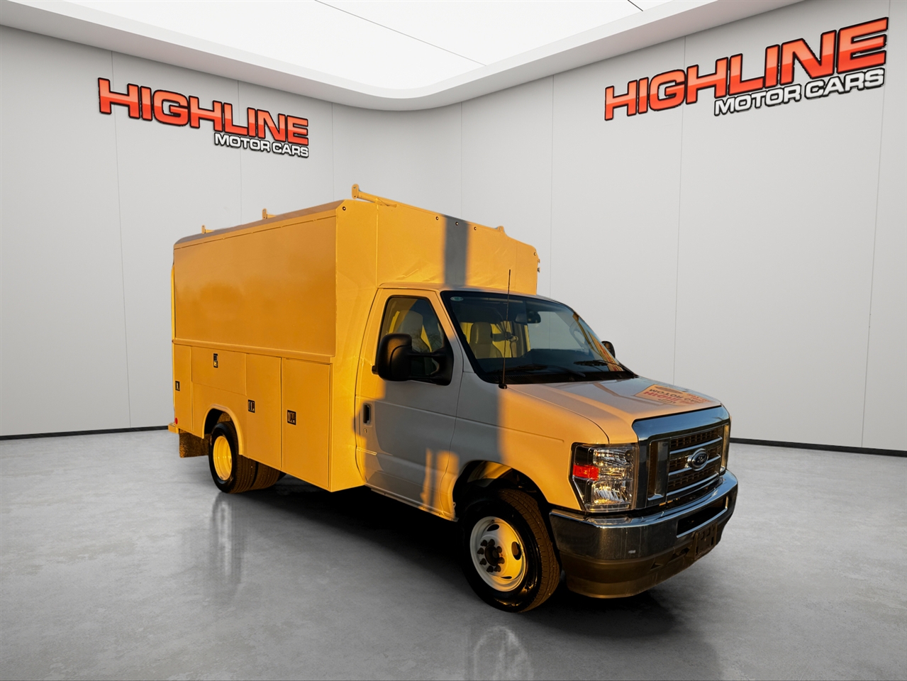 Ford E-Series Cutaway E-350 SRW 138" WB 2025