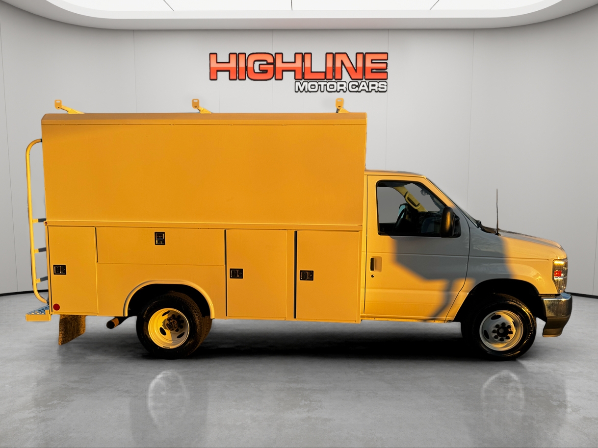 Ford E-Series Cutaway E-350 SRW 138" WB 2025