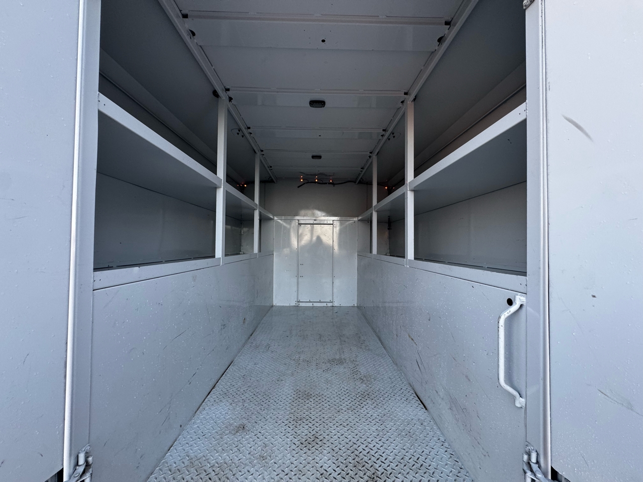 Ford E-Series Cutaway E-350 SRW 138" WB 2025