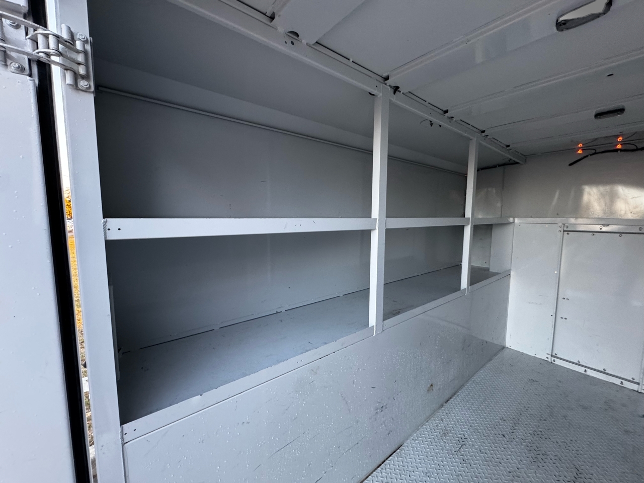 Ford E-Series Cutaway E-350 SRW 138" WB 2025