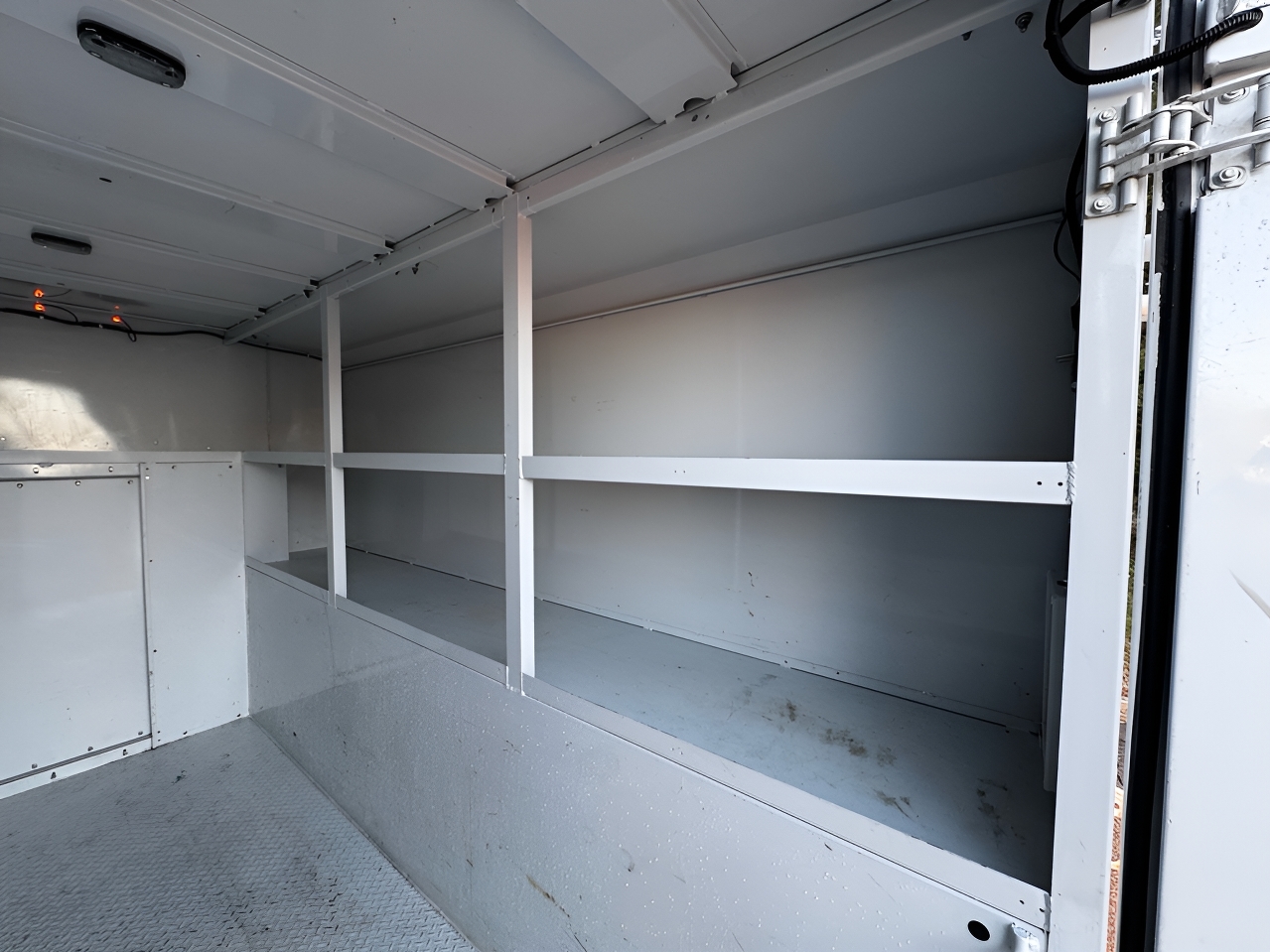 Ford E-Series Cutaway E-350 SRW 138" WB 2025