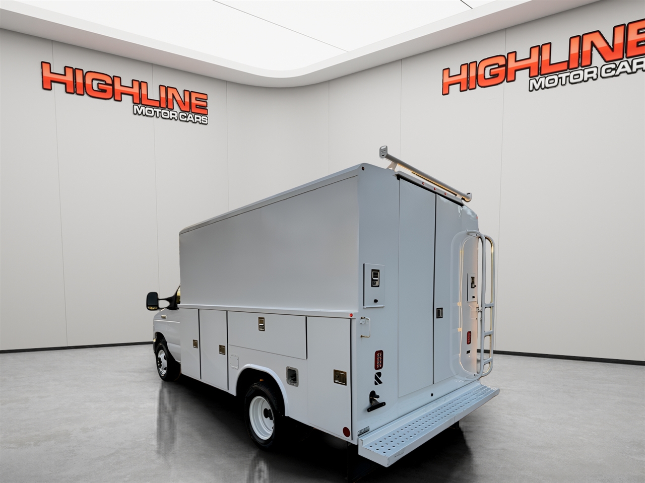 Ford E-Series Cutaway E-350 SRW 138" WB 2025