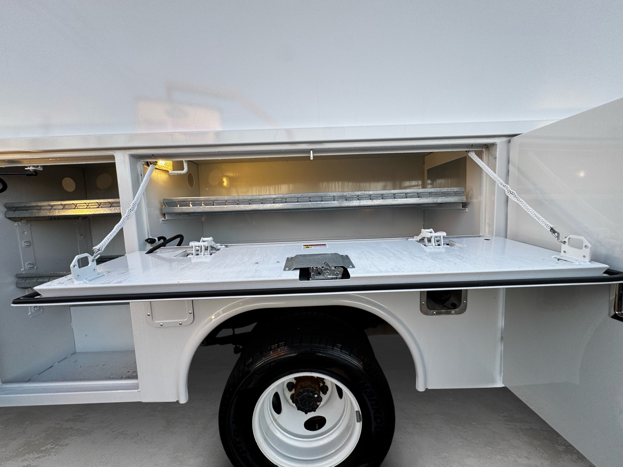 Ford E-Series Cutaway E-350 SRW 138" WB 2025