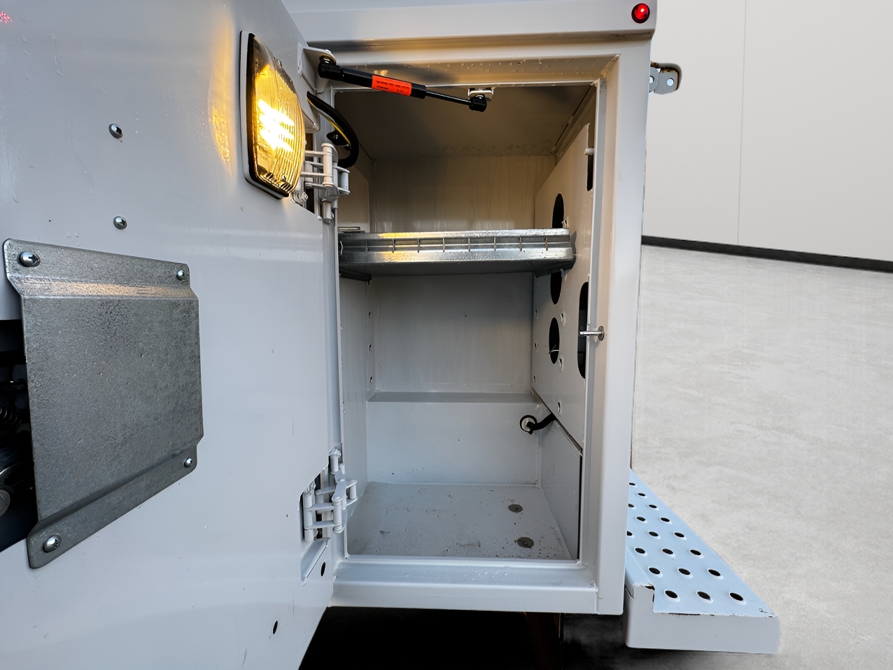 Ford E-Series Cutaway E-350 SRW 138" WB 2025