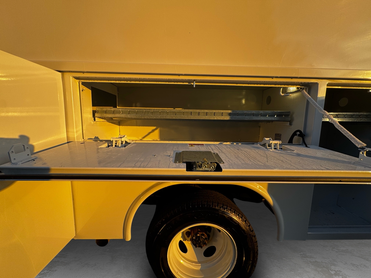 Ford E-Series Cutaway E-350 SRW 138" WB 2025