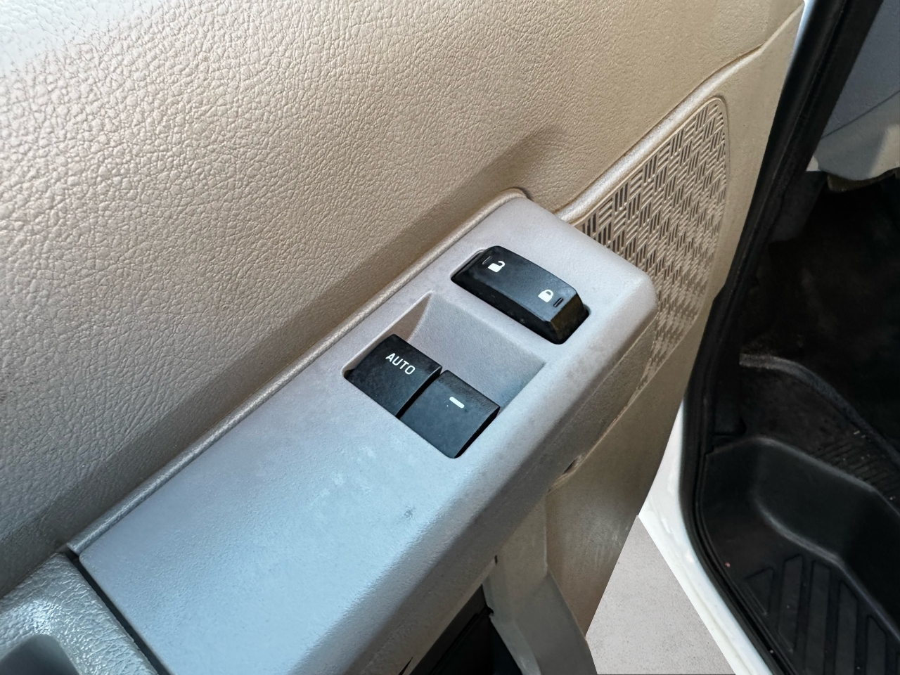 Ford E-Series Cutaway E-350 SRW 138" WB 2025