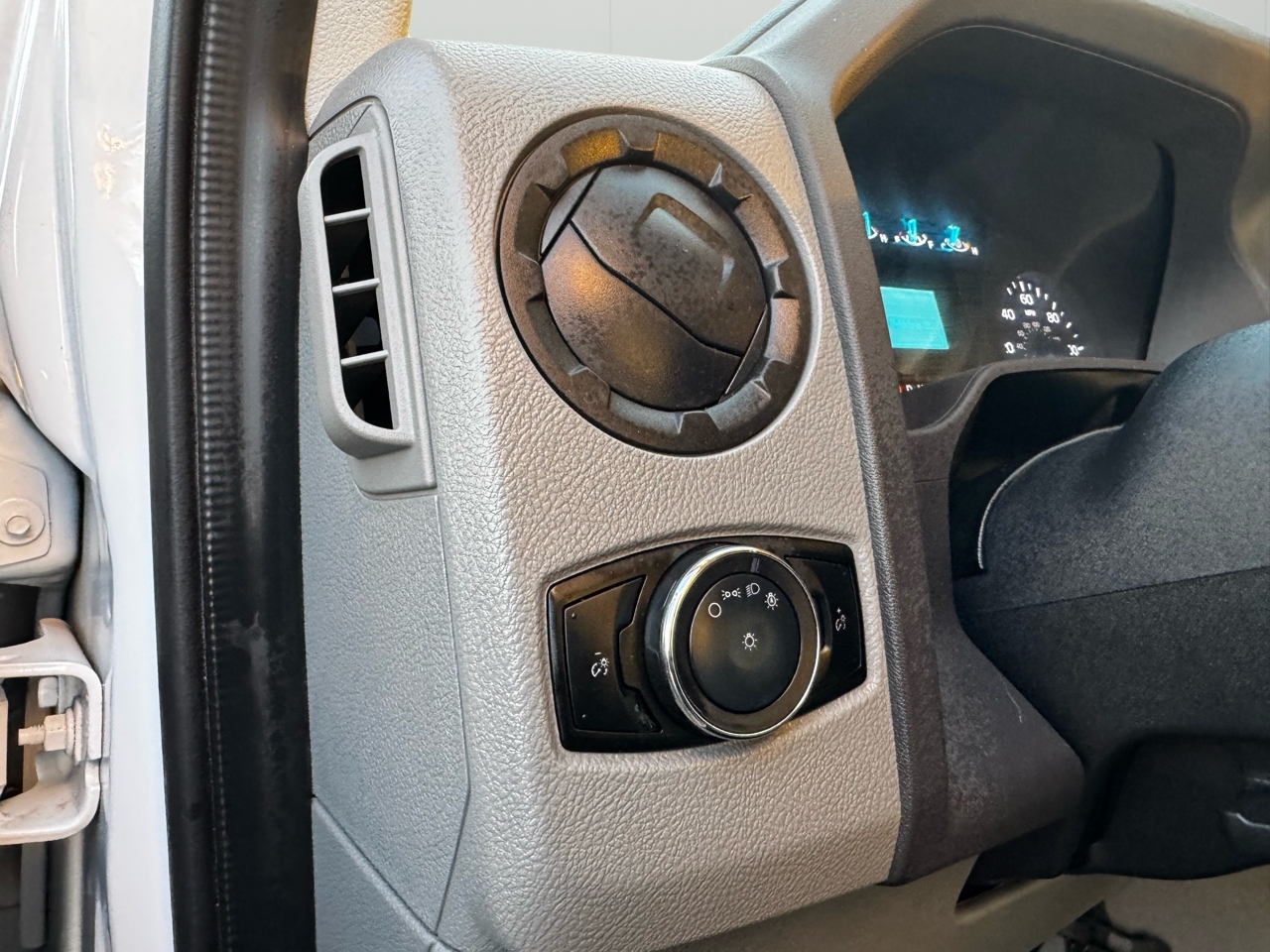 Ford E-Series Cutaway E-350 SRW 138" WB 2025