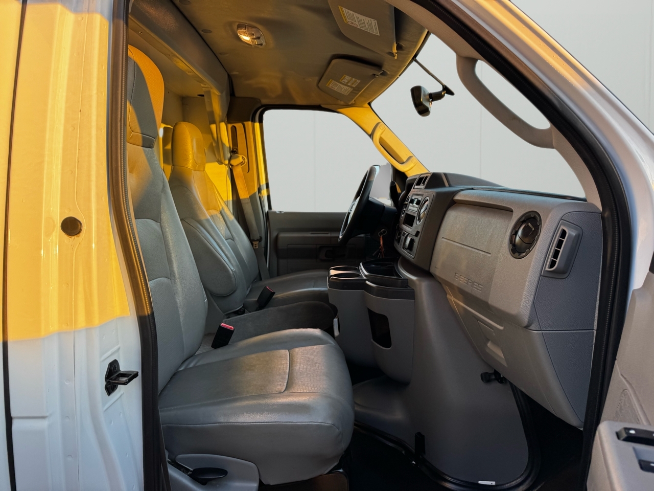 Ford E-Series Cutaway E-350 SRW 138" WB 2025