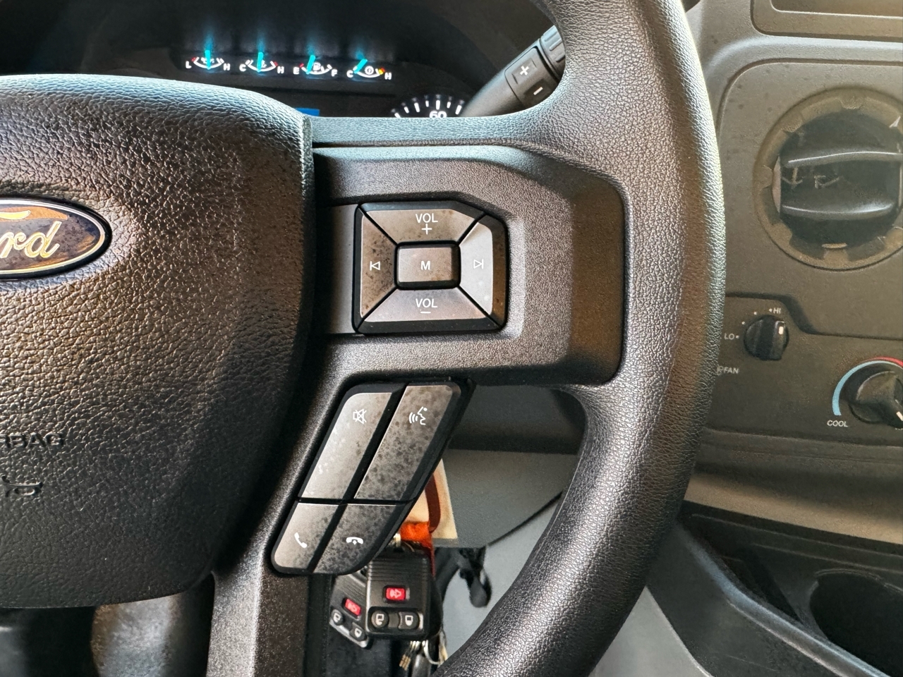 Ford E-Series Cutaway E-350 SRW 138" WB 2025