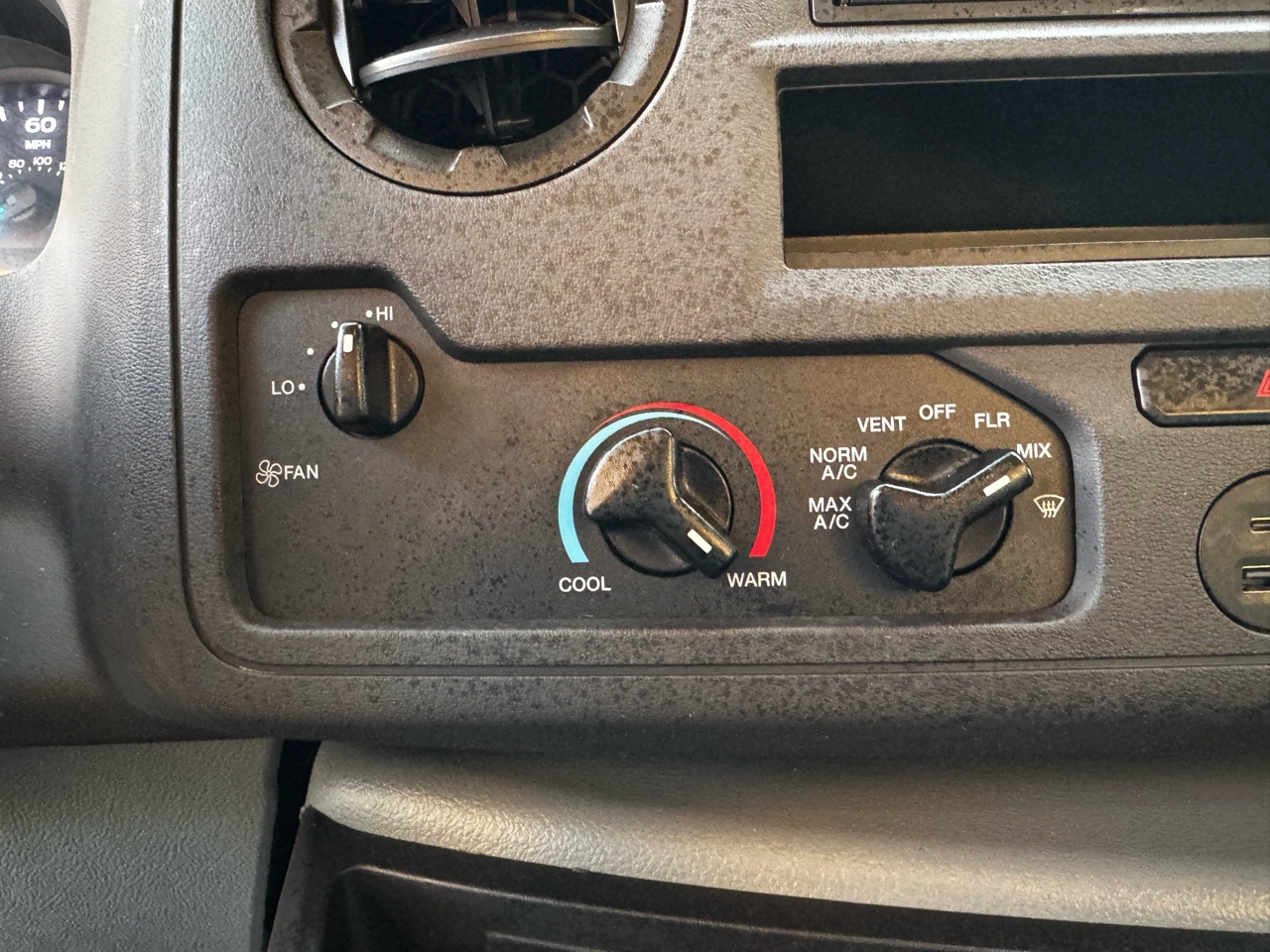 Ford E-Series Cutaway E-350 SRW 138" WB 2025