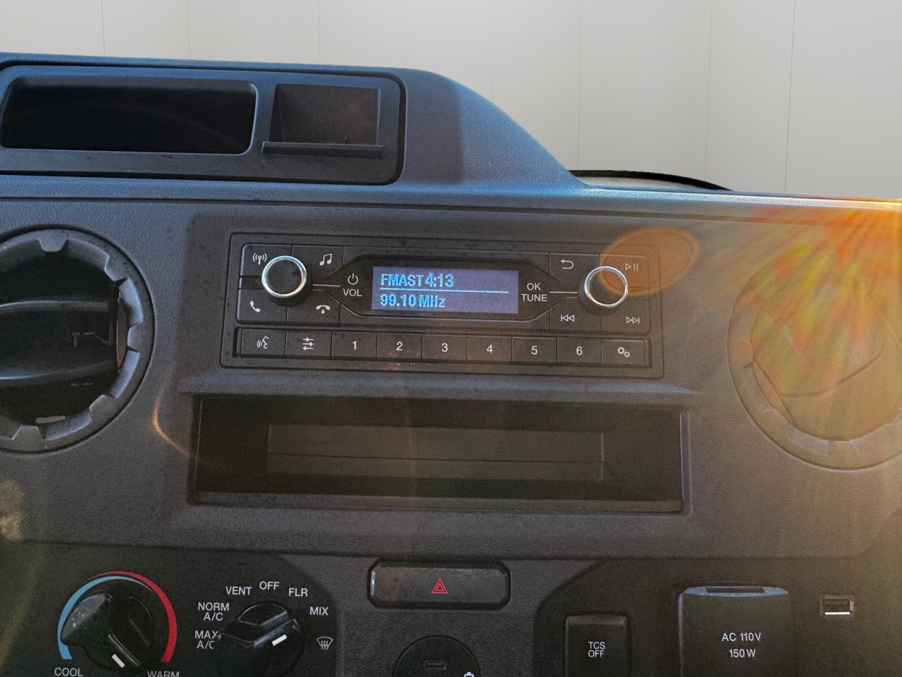 Ford E-Series Cutaway E-350 SRW 138" WB 2025