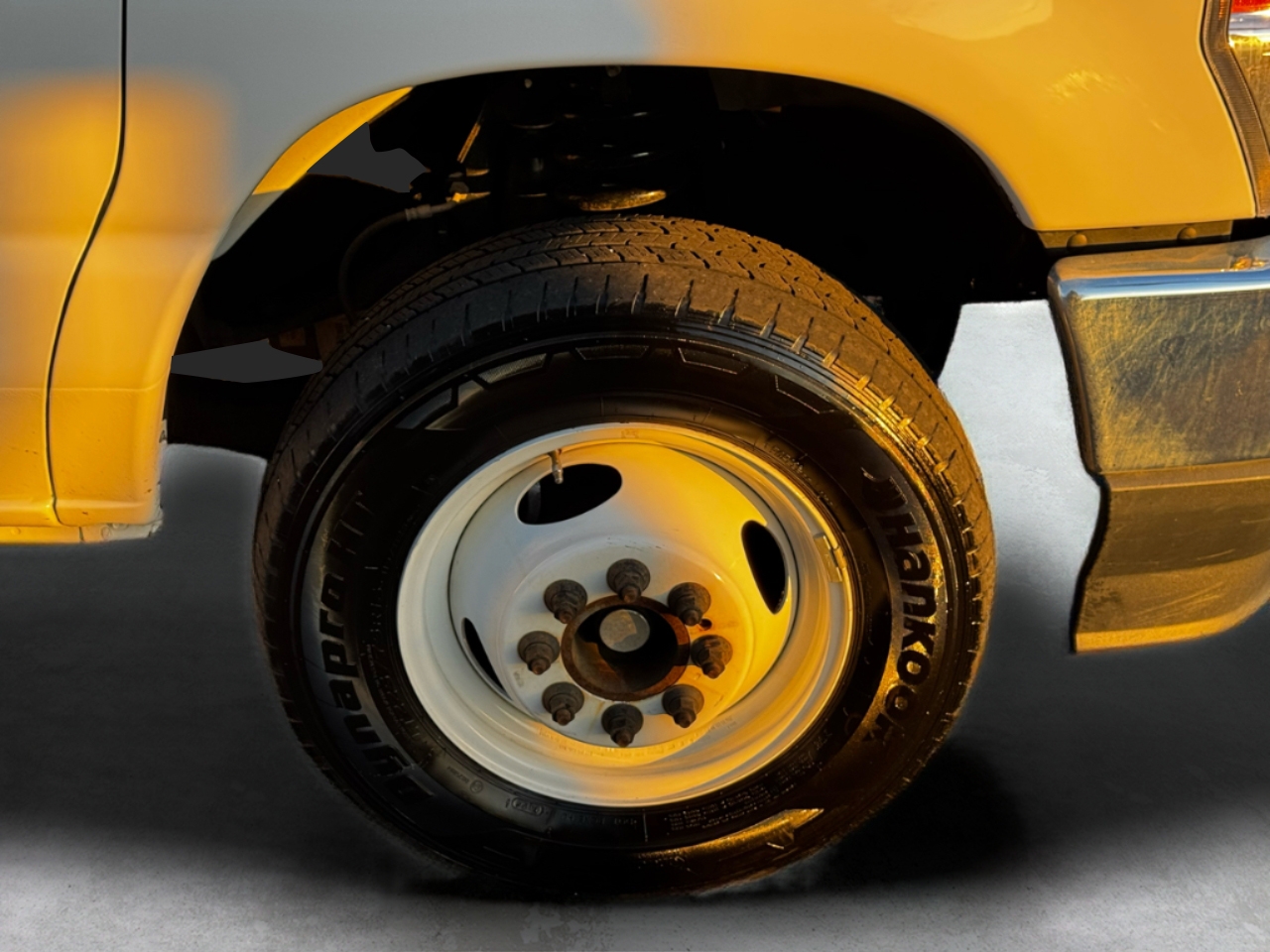 Ford E-Series Cutaway E-350 SRW 138" WB 2025