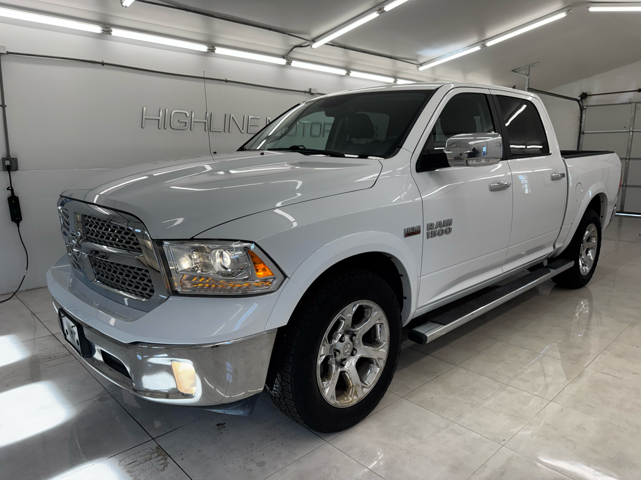 RAM 1500 Laramie 4x4 Crew Cab 5'7" Box 2017