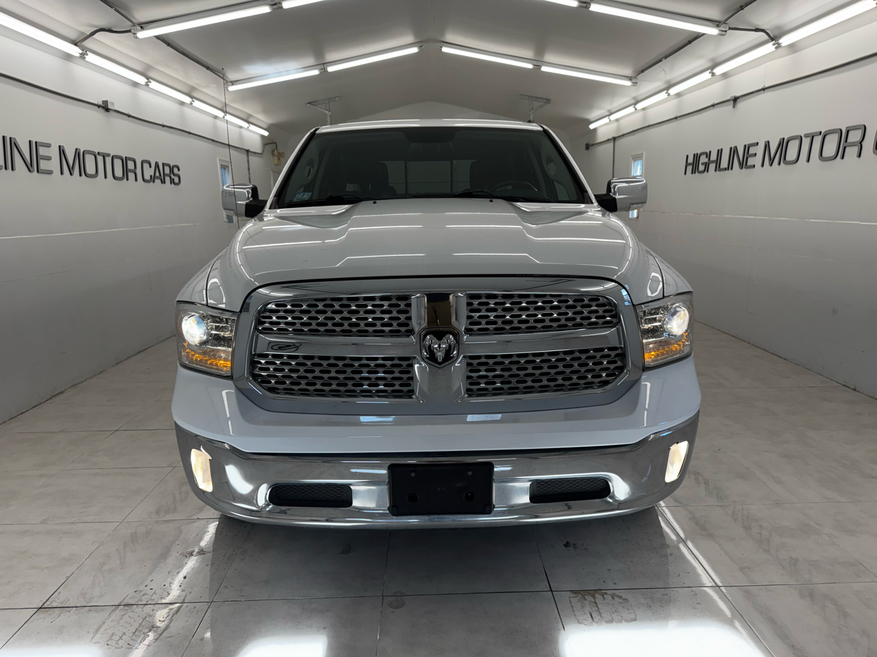 RAM 1500 Laramie 4x4 Crew Cab 5'7" Box 2017