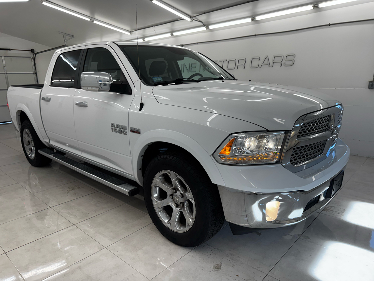 RAM 1500 Laramie 4x4 Crew Cab 5'7" Box 2017