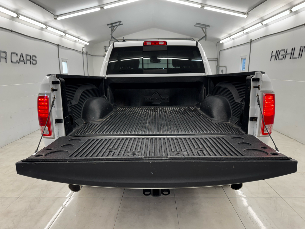 RAM 1500 Laramie 4x4 Crew Cab 5'7" Box 2017