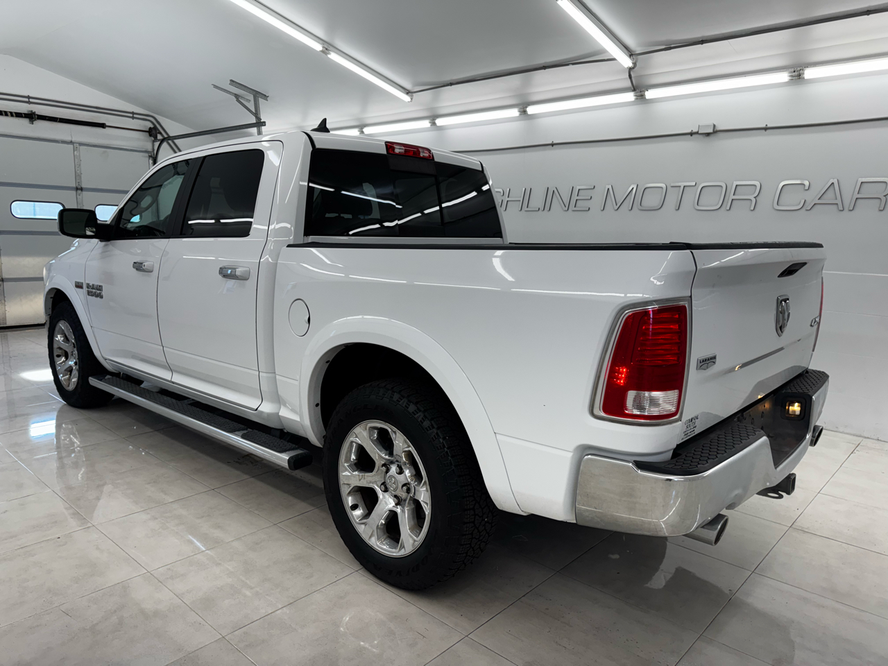 RAM 1500 Laramie 4x4 Crew Cab 5'7" Box 2017