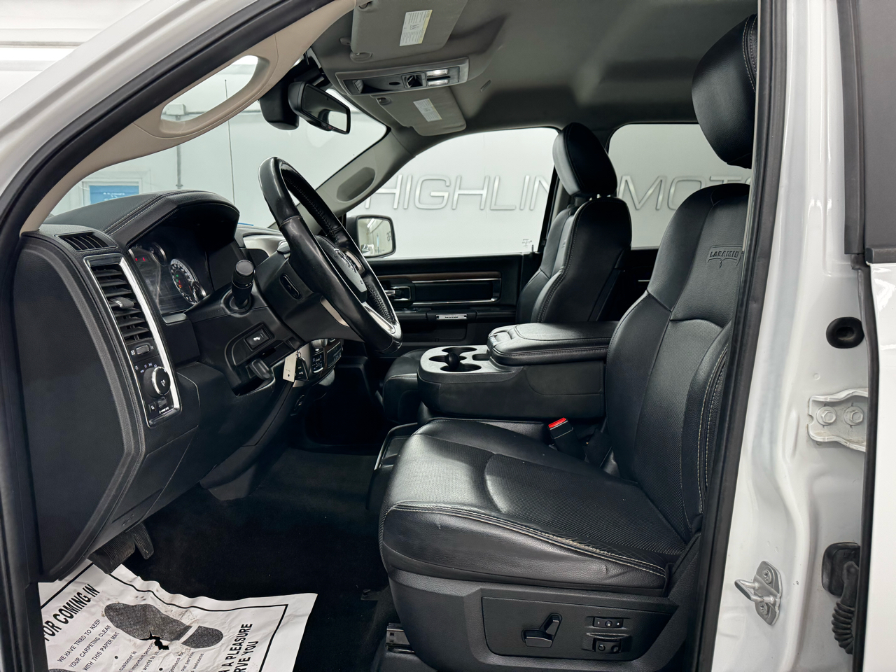 RAM 1500 Laramie 4x4 Crew Cab 5'7" Box 2017