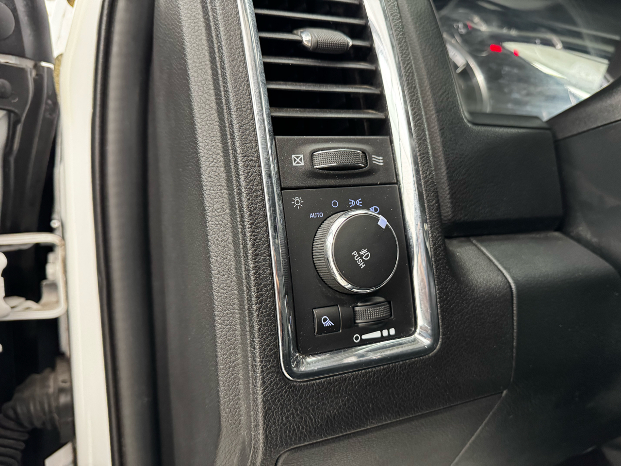 RAM 1500 Laramie 4x4 Crew Cab 5'7" Box 2017