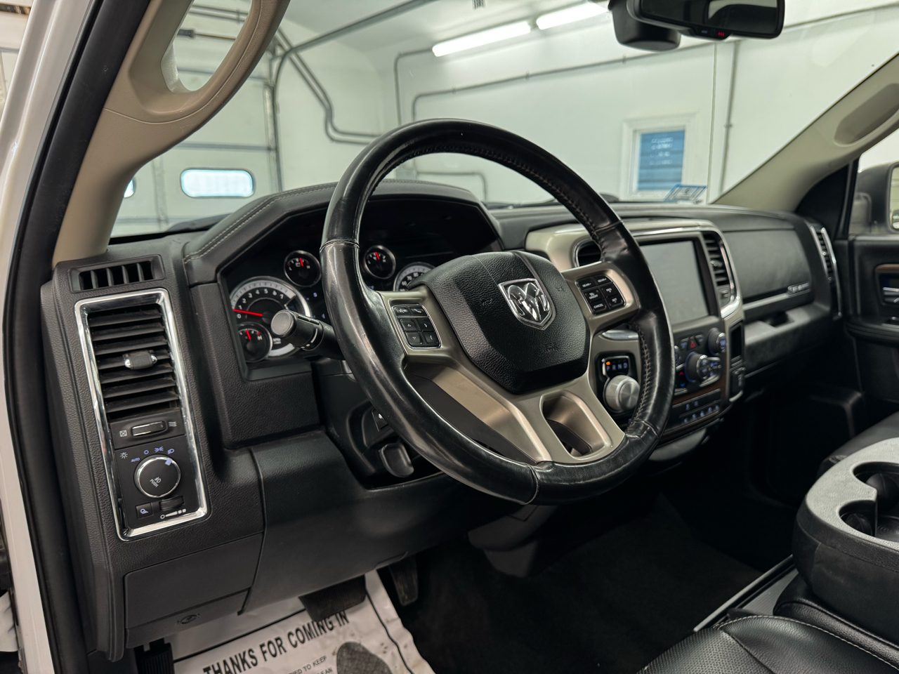 RAM 1500 Laramie 4x4 Crew Cab 5'7" Box 2017