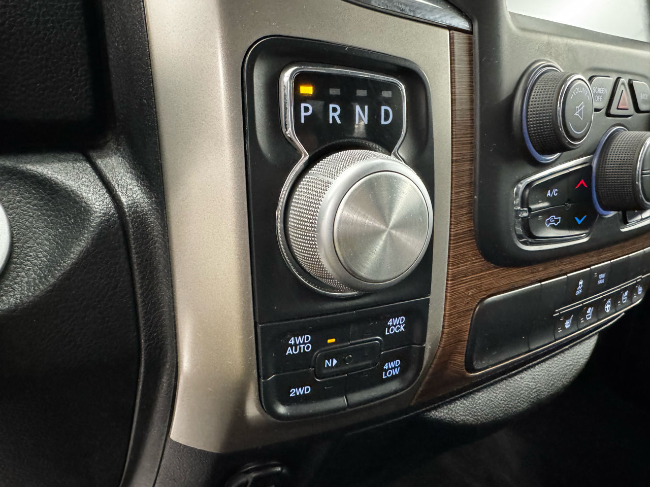 RAM 1500 Laramie 4x4 Crew Cab 5'7" Box 2017