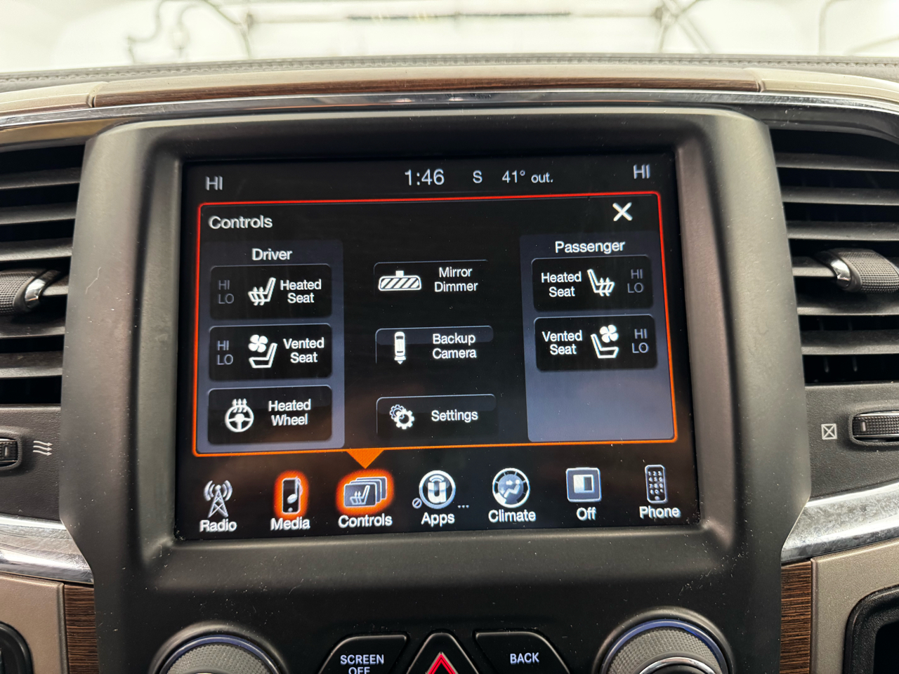 RAM 1500 Laramie 4x4 Crew Cab 5'7" Box 2017