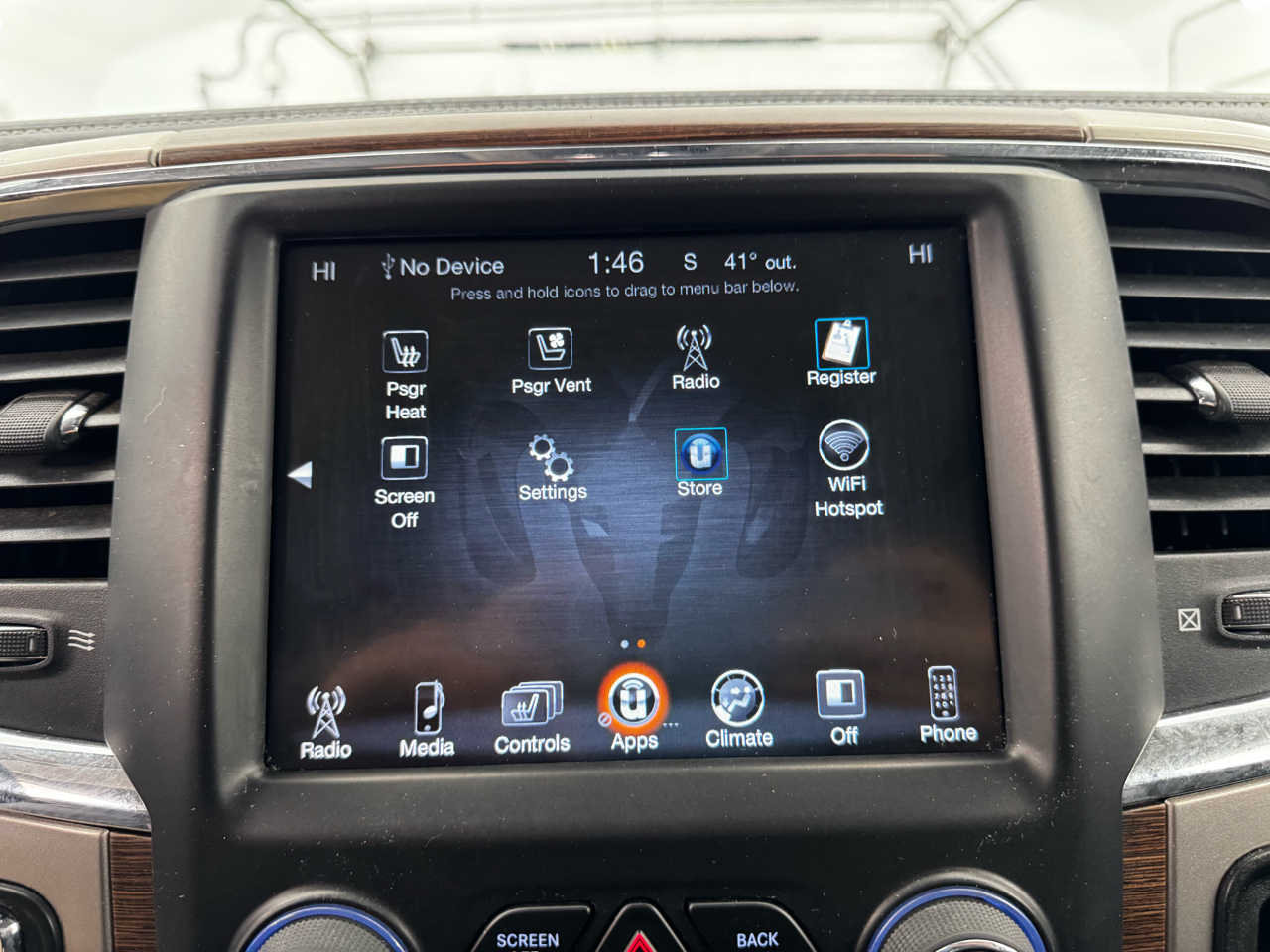 RAM 1500 Laramie 4x4 Crew Cab 5'7" Box 2017