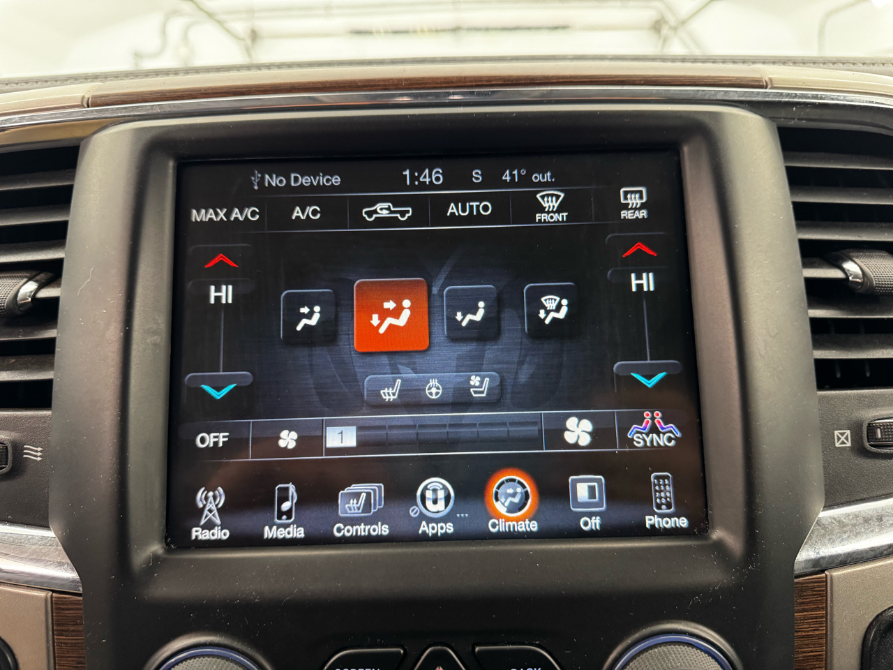 RAM 1500 Laramie 4x4 Crew Cab 5'7" Box 2017