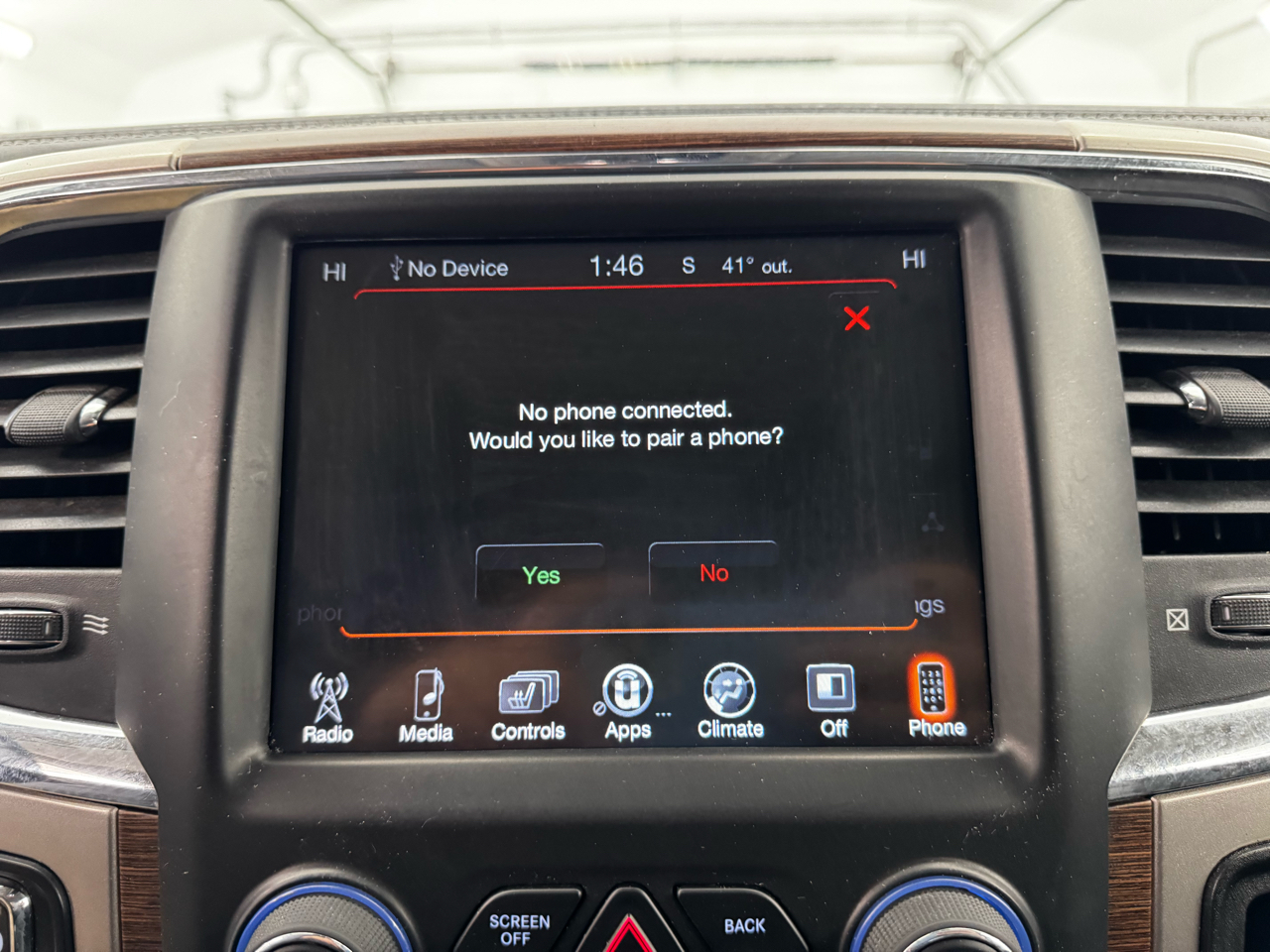 RAM 1500 Laramie 4x4 Crew Cab 5'7" Box 2017